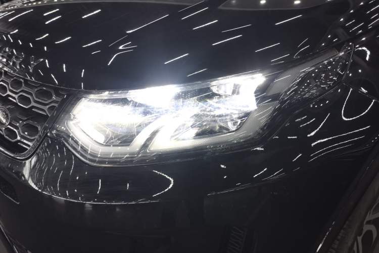 Used Land Rover Discovery Sport 2020 249 PS R-Dynamic Performance Tech Edition 7 Seats Left Front Headlight
