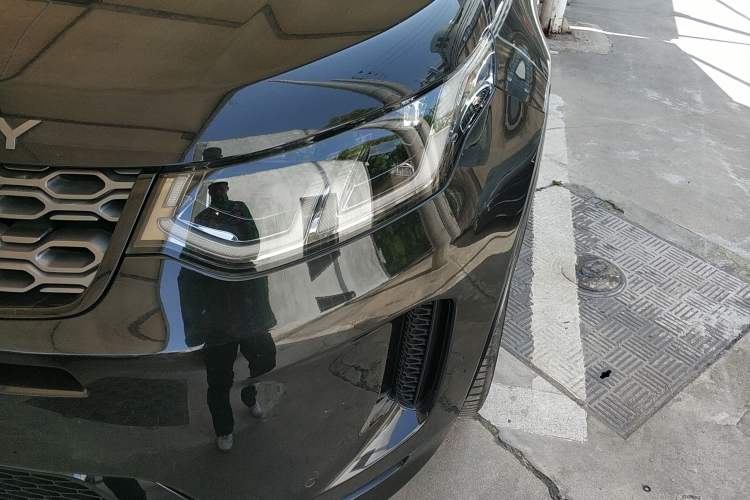 Used Land Rover Discovery Sport 2020 249 PS R-Dynamic Performance Edition Left Front Headlight