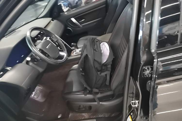 Used Land Rover Discovery Sport 2020 249 PS R-Dynamic Performance Tech Edition 7 Seats Left Front Seat