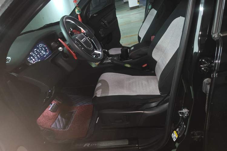 Used Land Rover Discovery Sport 2020 249 PS R-Dynamic Performance Edition Left Front Seat