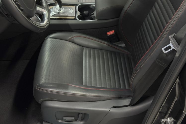 Used Land Rover Discovery Sport 2020 249 PS R-Dynamic Performance Edition Left Front Seat