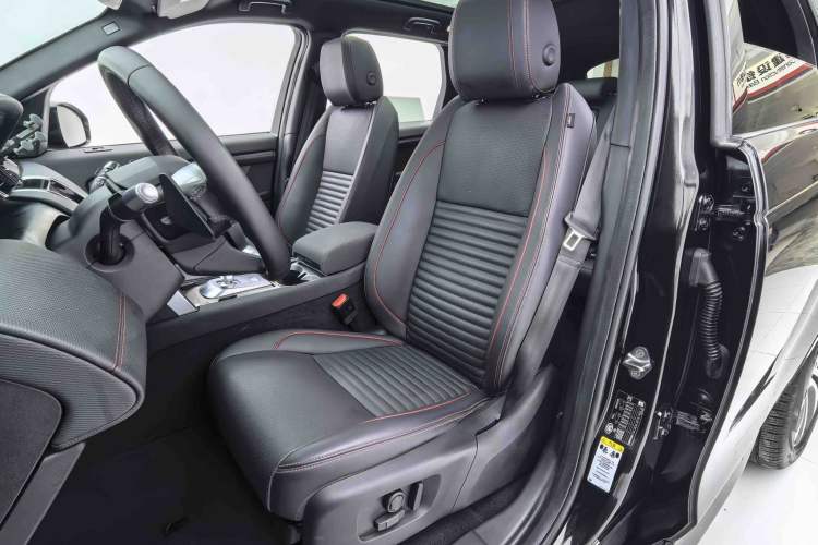 Used Land Rover Discovery Sport 2020 249 PS R-Dynamic Performance Tech Edition 7 Seats Left Front Seat