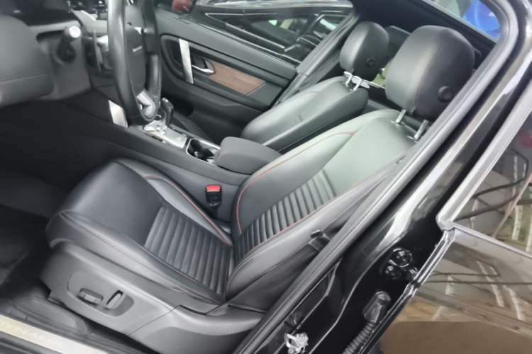 Used Land Rover Discovery Sport 2020 249 PS R-Dynamic Performance Edition Left Front Seat