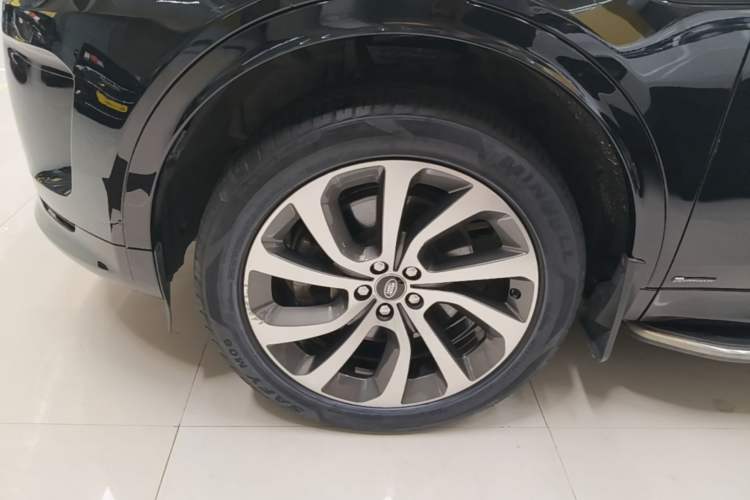 Used Land Rover Discovery Sport 2020 249 PS R-Dynamic Performance Edition Left Front Wheel Hub