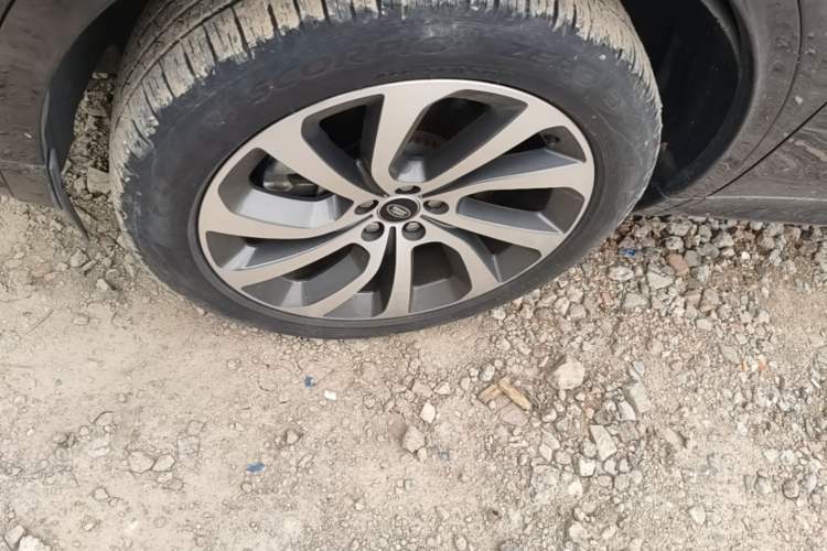 Used Land Rover Discovery Sport 2020 249 PS R-Dynamic Performance Edition Left Front Wheel Hub