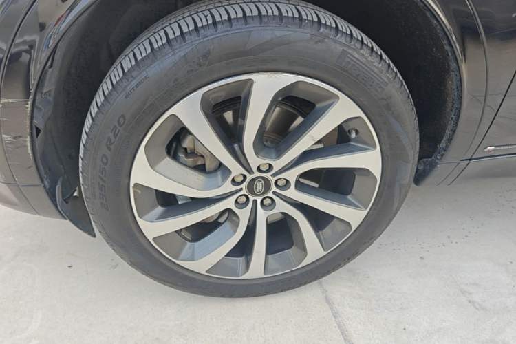 Used Land Rover Discovery Sport 2020 249 PS R-Dynamic Performance Edition Left Front Wheel Hub