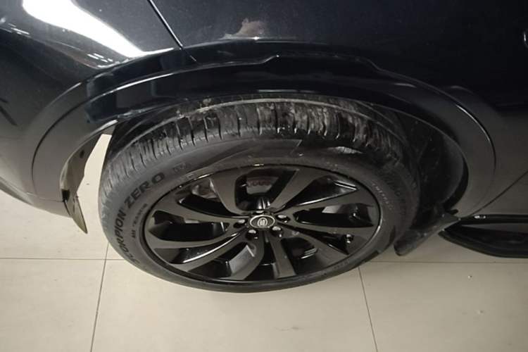 Used Land Rover Discovery Sport 2020 249 PS R-Dynamic Performance Edition Left Front Wheel Hub