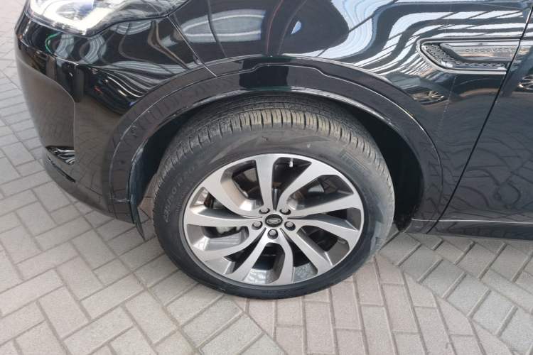 Used Land Rover Discovery Sport 2020 249 PS R-Dynamic Performance Edition Left Front Wheel Hub