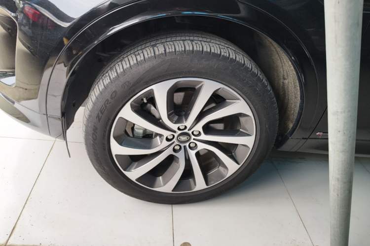 Used Land Rover Discovery Sport 2020 249 PS R-Dynamic Performance Edition Left Front Wheel Hub