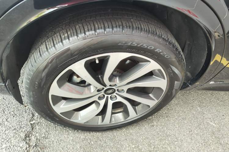 Used Land Rover Discovery Sport 2020 249 PS R-Dynamic Performance Edition Left Front Wheel Hub