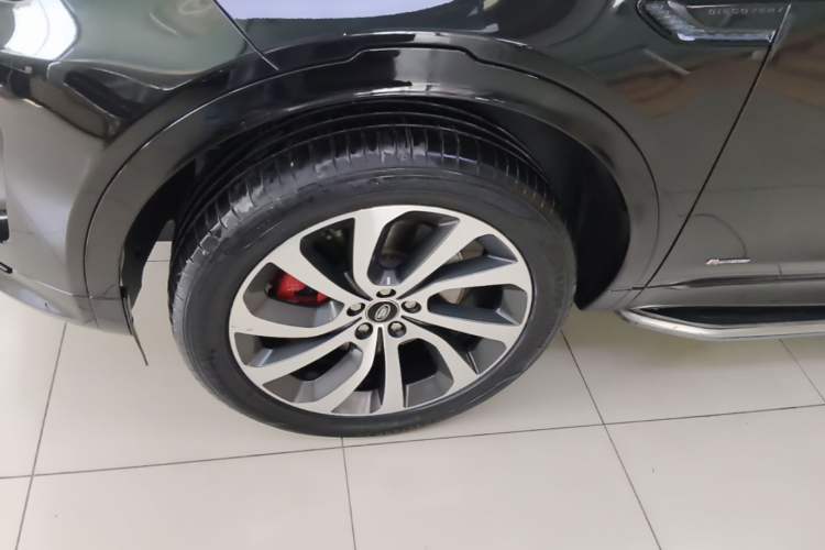 Used Land Rover Discovery Sport 2020 249 PS R-Dynamic Performance Edition Left Front Wheel Hub