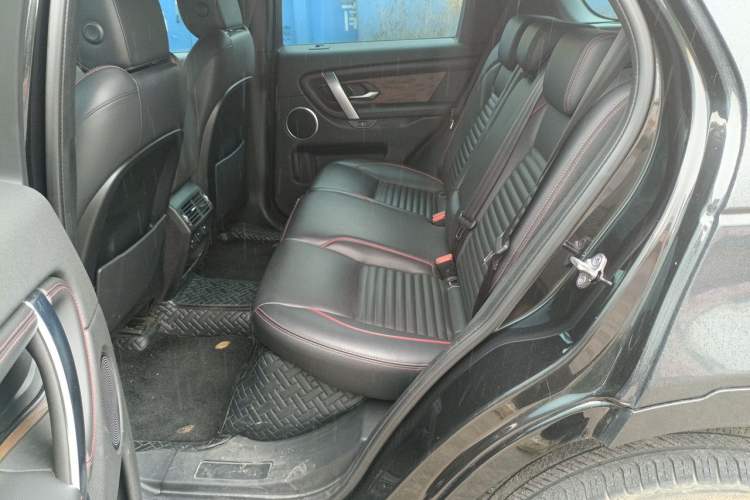 Used Land Rover Discovery Sport 2020 249 PS R-Dynamic Performance Edition Left Rear Seat