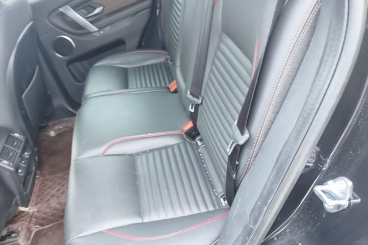 Used Land Rover Discovery Sport 2020 249 PS R-Dynamic Performance Edition Left Rear Seat