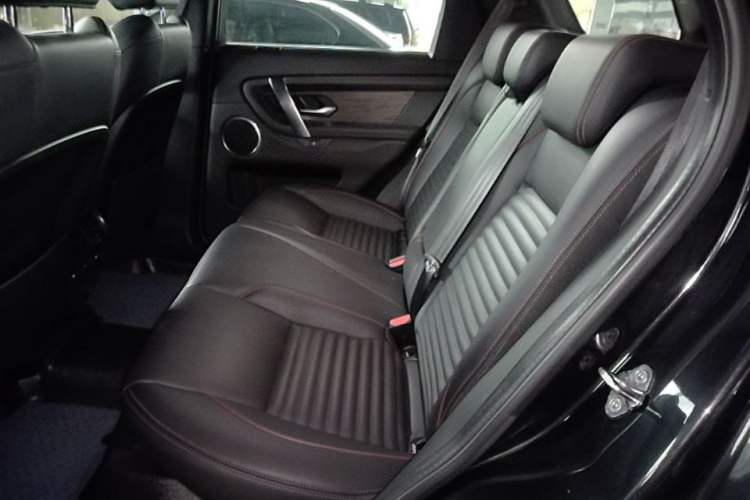 Used Land Rover Discovery Sport 2020 249 PS R-Dynamic Performance Edition Left Rear Seat