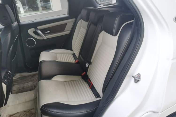 Used Land Rover Discovery Sport 2020 249 PS R-Dynamic Performance Edition Left Rear Seat
