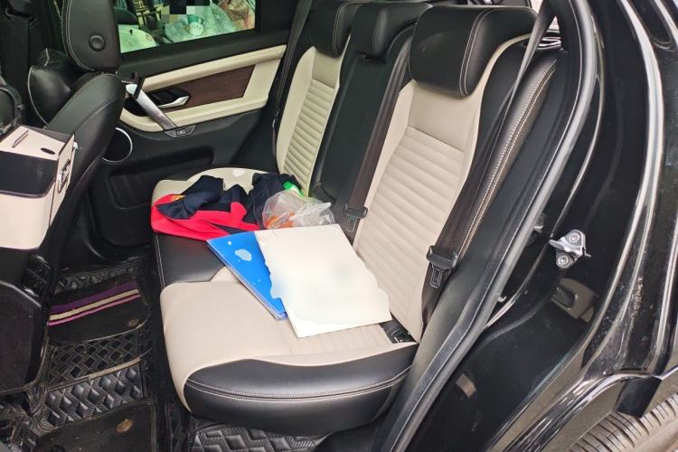 Used Land Rover Discovery Sport 2020 249 PS R-Dynamic Performance Edition Left Rear Seat