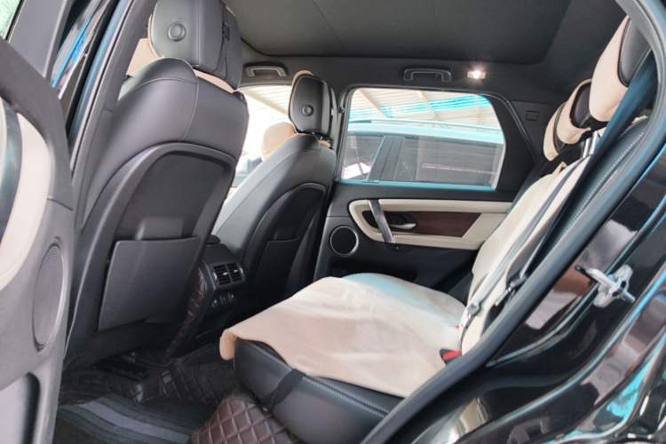 Used Land Rover Discovery Sport 2020 249 PS R-Dynamic Performance Edition Left Rear Seat