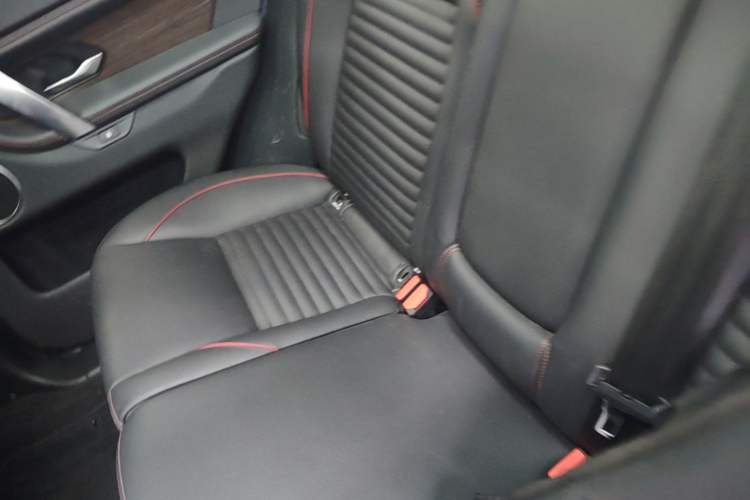 Used Land Rover Discovery Sport 2020 249 PS R-Dynamic Performance Edition Left Rear Seat