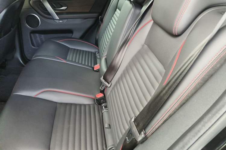 Used Land Rover Discovery Sport 2020 249 PS R-Dynamic Performance Edition Left Rear Seat