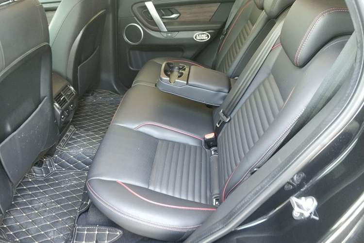 Used Land Rover Discovery Sport 2020 249 PS R-Dynamic Performance Edition Left Rear Seat