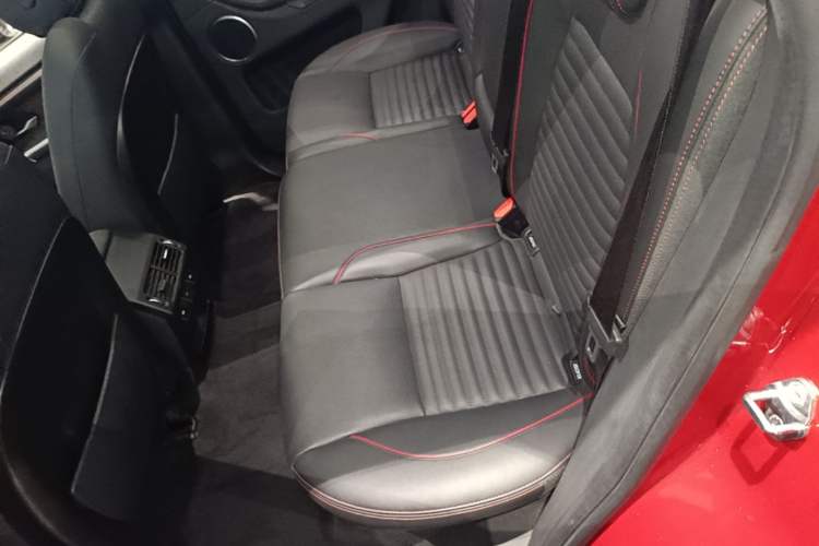 Used Land Rover Discovery Sport 2020 249 PS R-Dynamic Performance Edition Left Rear Seat