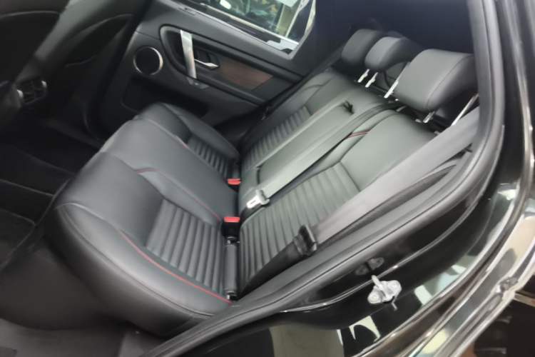 Used Land Rover Discovery Sport 2020 249 PS R-Dynamic Performance Edition Left Rear Seat