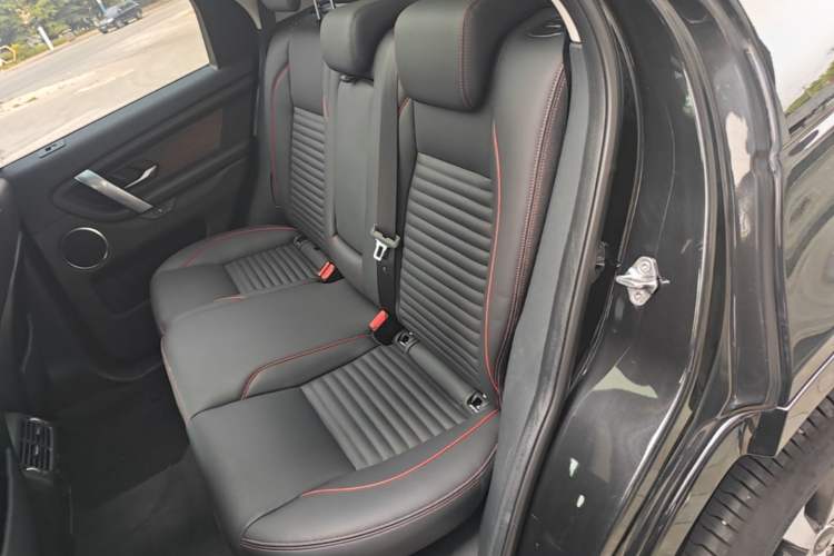 Used Land Rover Discovery Sport 2020 249 PS R-Dynamic Performance Edition Left Rear Seat