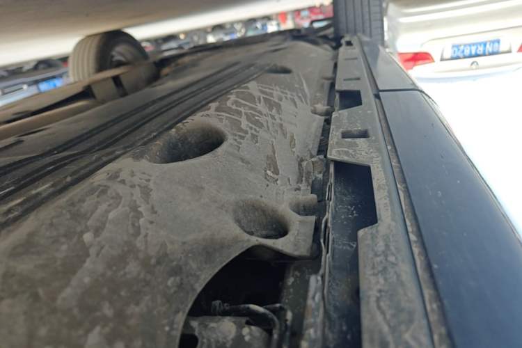 Used Land Rover Discovery Sport 2020 249 PS R-Dynamic Performance Edition Left Side Sill