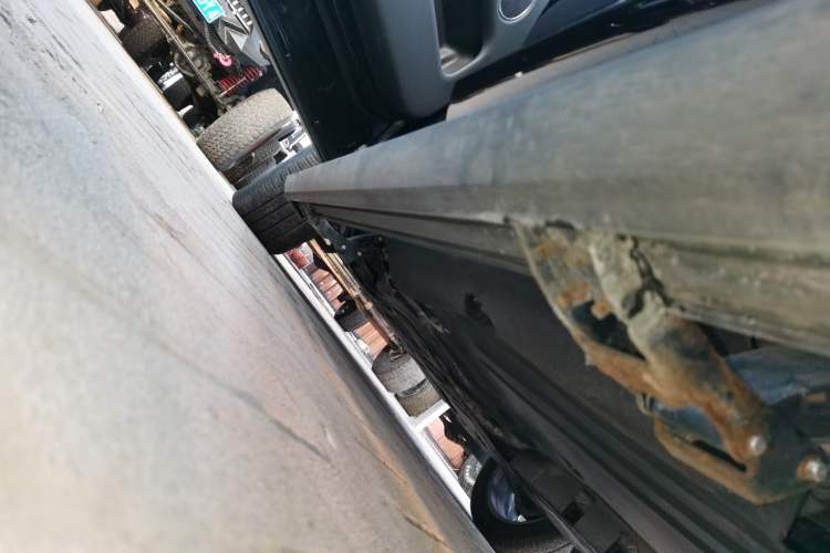 Used Land Rover Discovery Sport 2020 249 PS R-Dynamic Performance Edition Left Side Sill
