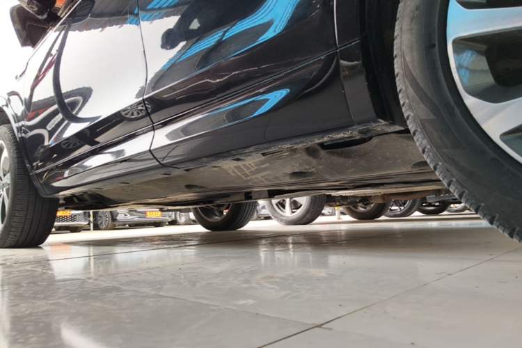 Used Land Rover Discovery Sport 2020 249 PS R-Dynamic Performance Edition Left Side Sill