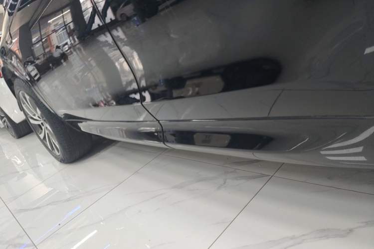 Used Land Rover Discovery Sport 2020 249 PS R-Dynamic Performance Edition Left Side Sill