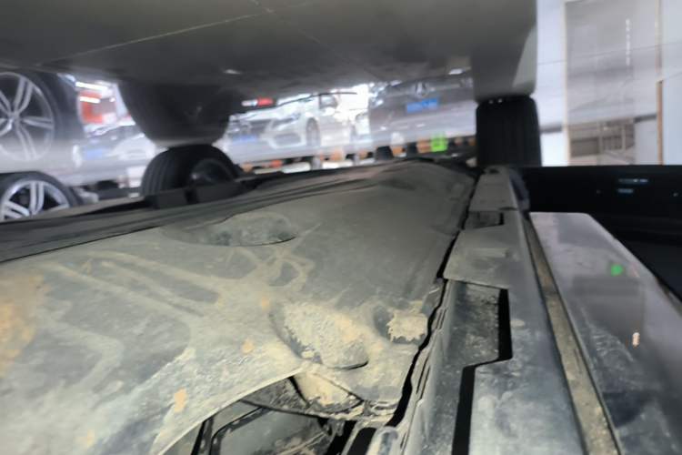 Used Land Rover Discovery Sport 2020 249 PS R-Dynamic Performance Edition Left Side Sill