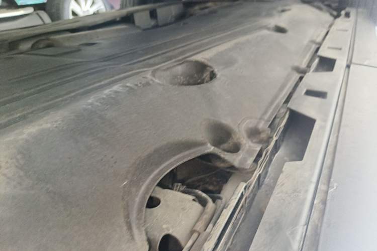 Used Land Rover Discovery Sport 2020 249 PS R-Dynamic Performance Edition Left Side Sill