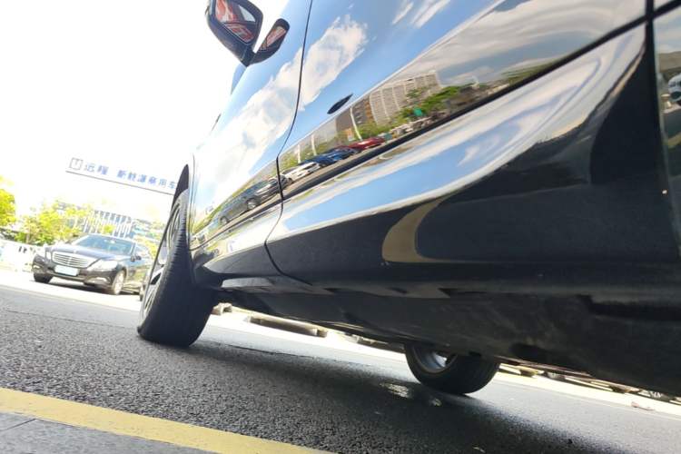 Used Land Rover Discovery Sport 2020 249 PS R-Dynamic Performance Edition Left Side Sill