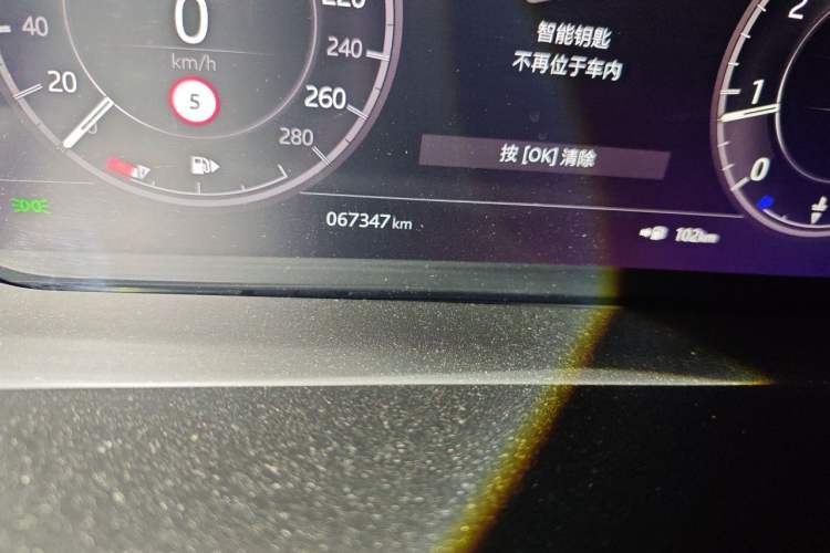 Used Land Rover Discovery Sport 2020 249 PS R-Dynamic Performance Edition Odometer Close Up