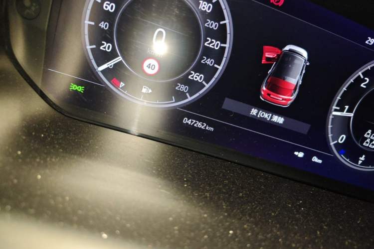 Used Land Rover Discovery Sport 2020 249 PS R-Dynamic Performance Tech Edition 7 Seats Odometer Close Up