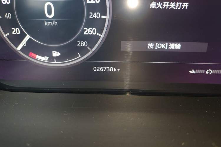 Used Land Rover Discovery Sport 2020 249 PS R-Dynamic Performance Edition Odometer Close Up