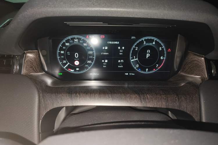 Used Land Rover Discovery Sport 2020 249 PS R-Dynamic Performance Edition Odometer Close Up