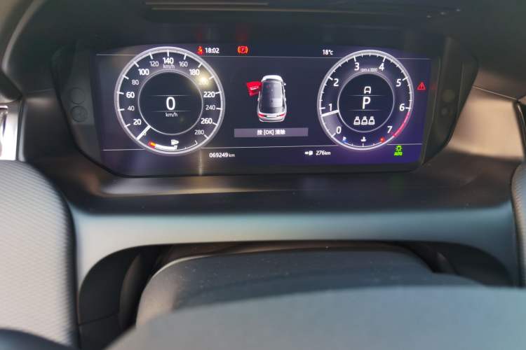Used Land Rover Discovery Sport 2020 249 PS R-Dynamic Performance Edition Odometer Close Up