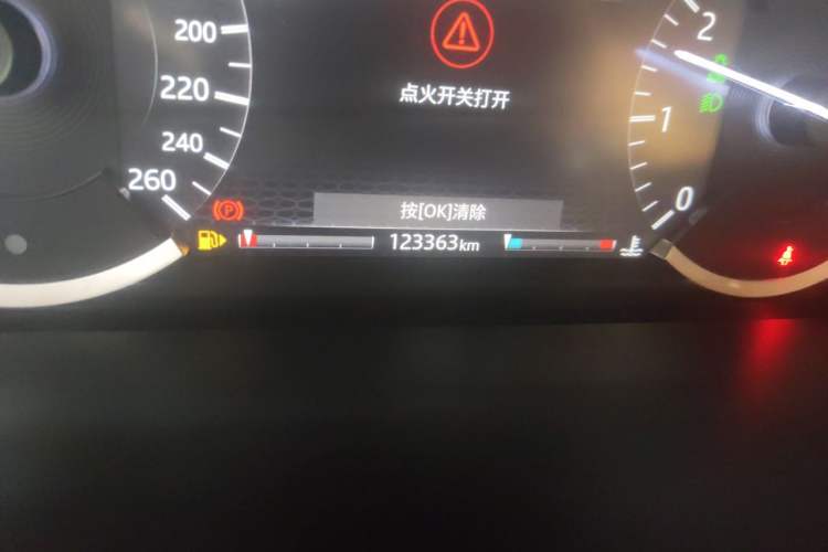 Used Land Rover Discovery Sport 2020 200 PS Family Edition Odometer Close Up