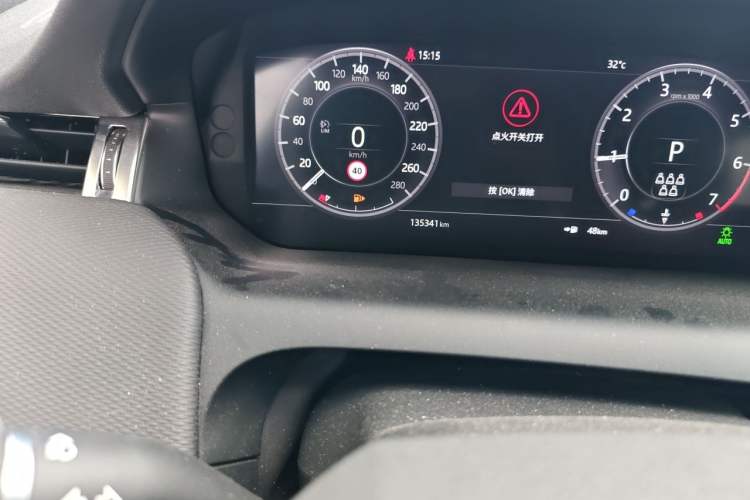 Used Land Rover Discovery Sport 2020 249 PS R-Dynamic Performance Tech Edition 7 Seats Odometer Close Up