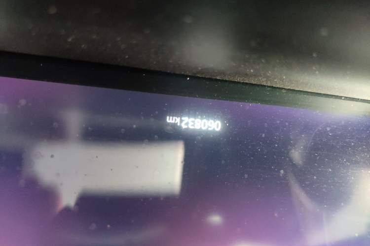 Used Land Rover Discovery Sport 2020 249 PS R-Dynamic Performance Edition Odometer Close Up