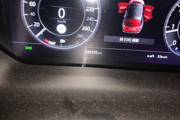 Used Land Rover Discovery Sport 2020 249 PS R-Dynamic Performance Tech Edition 7 Seats Odometer Close Up