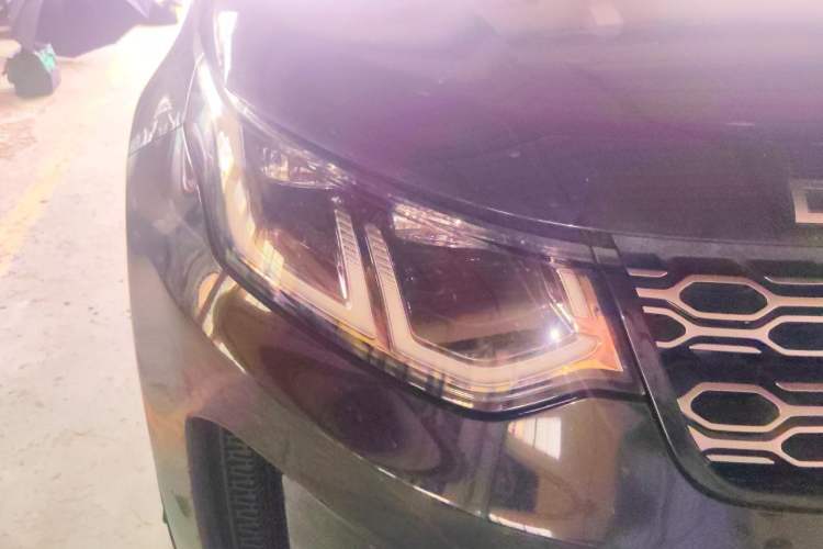 Used Land Rover Discovery Sport 2020 249 PS R-Dynamic Performance Tech Edition 7 Seats Right Front Headlight