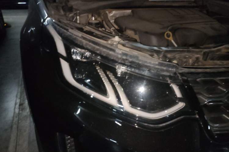 Used Land Rover Discovery Sport 2020 249 PS R-Dynamic Performance Tech Edition 7 Seats Right Front Headlight