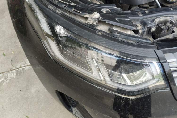 Used Land Rover Discovery Sport 2020 249 PS R-Dynamic Performance Edition Right Front Headlight