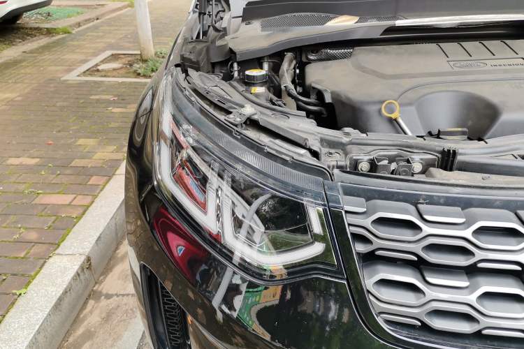 Used Land Rover Discovery Sport 2020 249 PS R-Dynamic Performance Edition Right Front Headlight