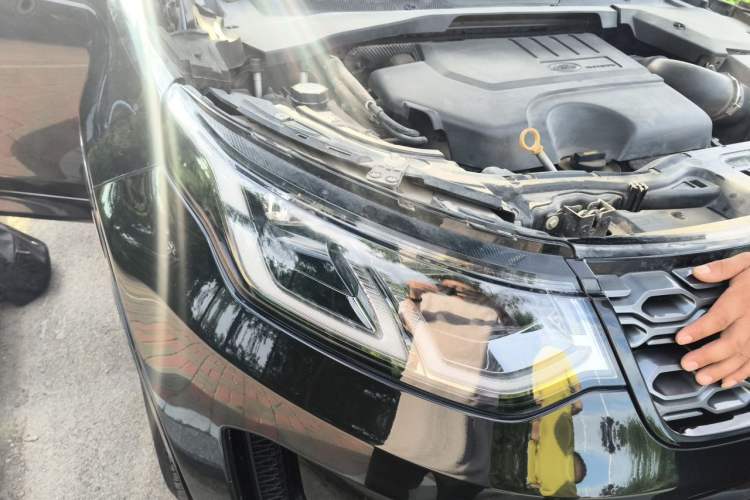 Used Land Rover Discovery Sport 2020 249 PS R-Dynamic Performance Edition Right Front Headlight