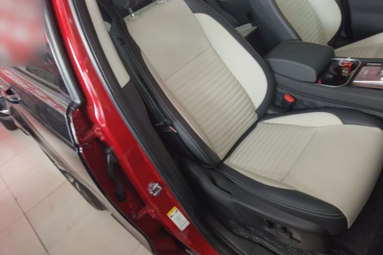 Used Land Rover Discovery Sport 2020 249 PS R-Dynamic Performance Tech Edition 7 Seats Right Front Seat