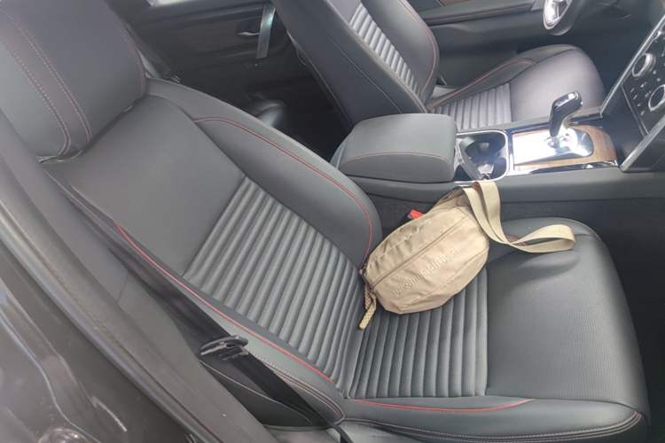 Used Land Rover Discovery Sport 2020 249 PS R-Dynamic Performance Edition Right Front Seat